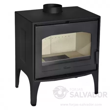 Disfruta de un calor acogedor con la estufa Lacunza Calpe, equipada con doble combustión y sistema de cristal limpio