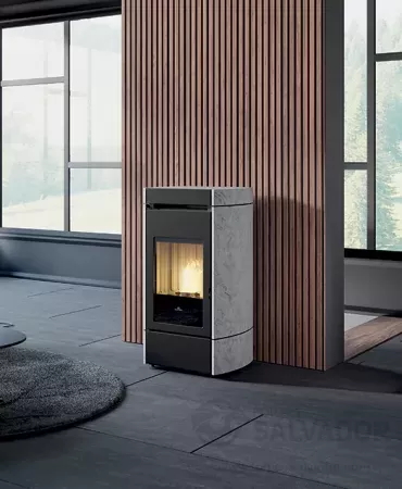 Tecnología inteligente en Edilkamin Lena, con control Wi-Fi y sistema Leonardo para optimizar la combustión y reducir el consumo.