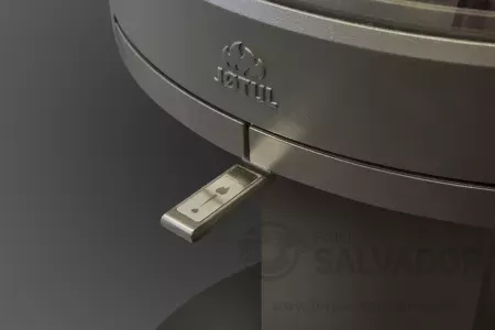 Detalle técnico de la base de la Jøtul F 363 Advance BP, diseñada para estabilidad y estilo.