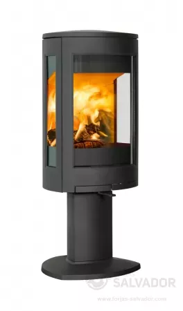 Vista frontal de la estufa Jøtul F 373 Advance con diseño contemporáneo en hierro fundido