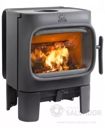 Estufa Jøtul F 105 SL con escudo térmico opcional.