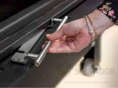 Tirador con opción mano fría 