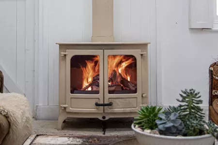 Charnwood Island III color almond frontal
