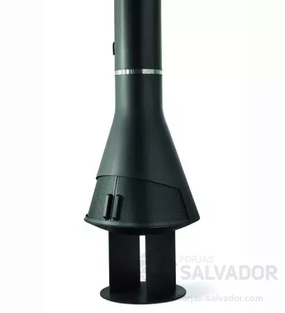 Vista lateral de la chimenea Hergom Silba con puerta corredera y acabado negro mate.