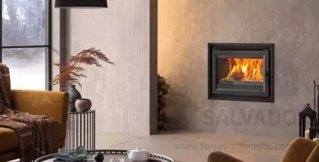 Con la chimenea C-10 SE, mantén tu hogar cálido y sostenible todo el invierno.
