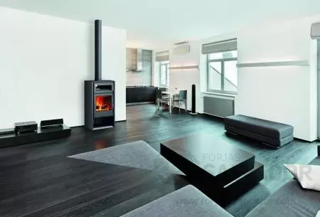 Estufa de leña Carbel Hermes con horno integrado, diseño moderno y alta eficiencia energética.