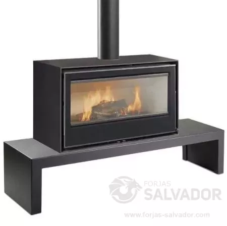La Habit 100 cuenta con doble combustión y sistema de cristal limpio, asegurando una visión clara del fuego y una combustión eficiente.