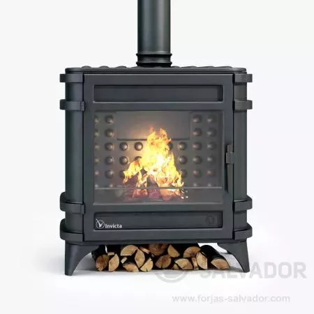 Combustión eficiente con la estufa de hierro fundido Invicta Siam.