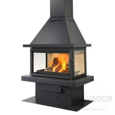 Chimenea LL-Calor 15B en funcionamiento con leña ardiendo.
