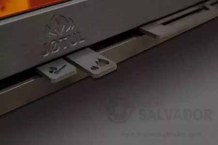 Hogar Jøtul I620F con reguladores de tiro para un control preciso de la combustión.
