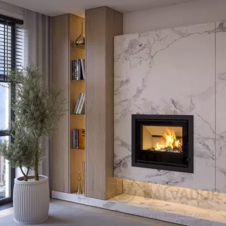 Disfruta del calor del fuego con el insertable Chama Cristal 69, diseño moderno y alto rendimiento.
