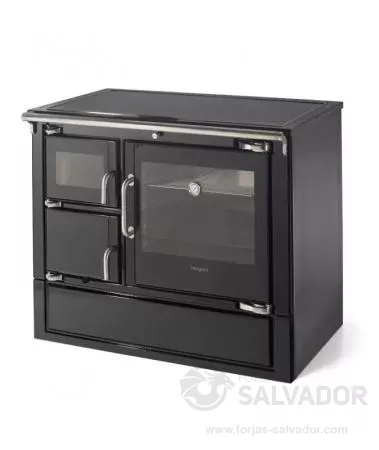 Cocina de leña Hergom Eclecsys con diseño moderno y encimera de hierro fundido, ideal para calentar el hogar y cocinar de manera eficiente.