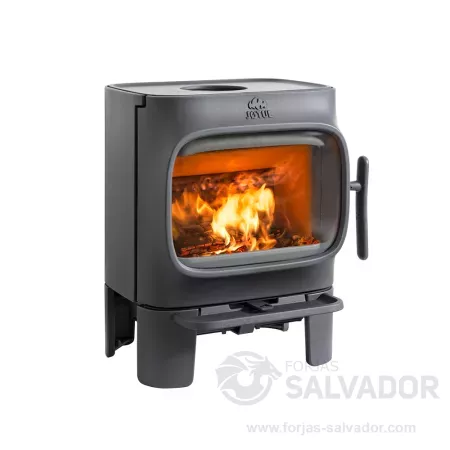 Estufa Jøtul F 105 SL con accesorio bandeja opcional.