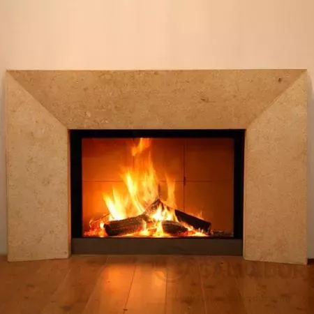 Vista del fuego intensa en espacio moderno – LUNA DIAMOND 1150 V frontal