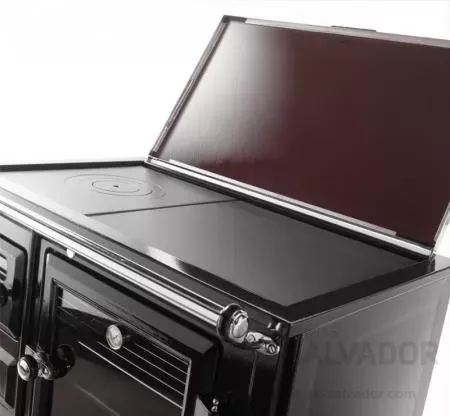 Vista de la vitrocerámica de la cocina Hergom Saja 8/100 CC SE, ideal para cocinar con alta eficiencia térmica.