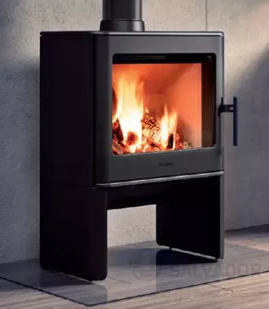 Calefacción sostenible: potencia y elegancia en la Hergom E-40, ideal para cualquier hogar.