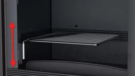 Incluye parrilla de asados desmontable de 300x300 mm y regulable en varias alturas