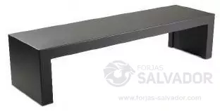 Un soporte con estilo. La bancada de la Rocal Habit DC de doble cara mejora la estabilidad y realza su presencia en el hogar.
